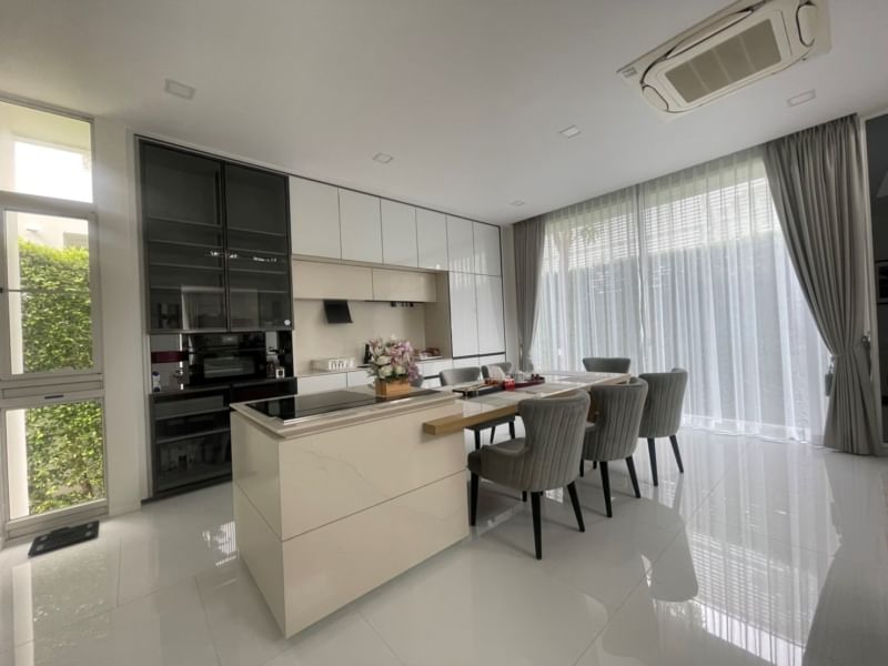 RENT | VIVE Modern 3 Storey House Bangkok • Ekamai-Ramintr