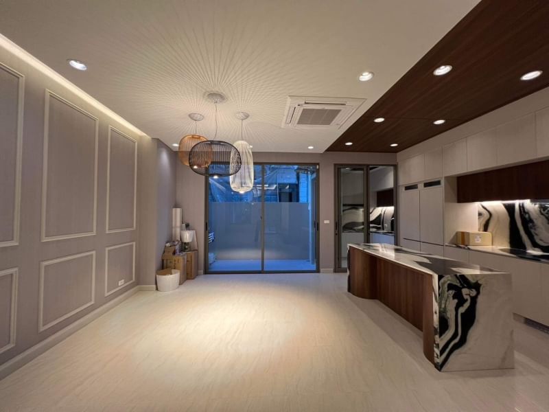 RENT | VERITZ LUXURY TOWNHOME Bangkok • Sathupradit 34