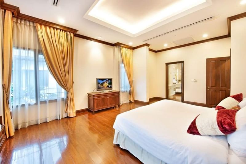 RENT | PRIVATE POOL VILLA Bangkok • Sathorn